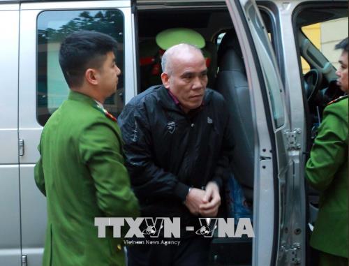 Xử em trai ông Đinh La Thăng, Trịnh Xuân Thanh: Dẫn giải bị cáo đến tòa